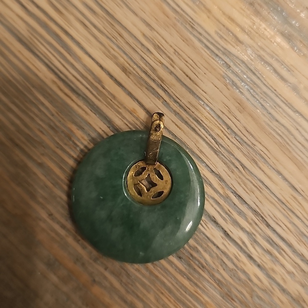Vintage Jade Pendant - Picture 4 of 7